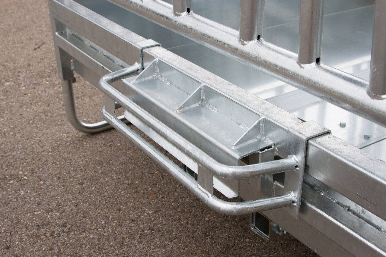 Profi-Viereckraufe mit Sicherheits-Pferdefressgittern